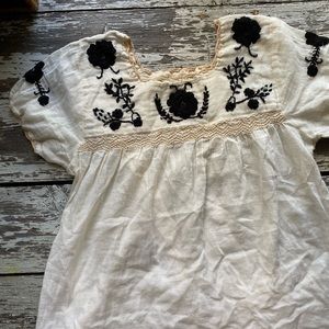 THML embroidered short sleeve top M